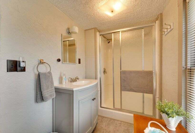 Charming Emporium Home Near Hiking Trails!