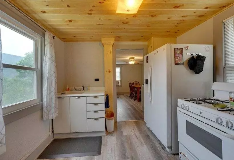 Charming Emporium Home Near Hiking Trails!