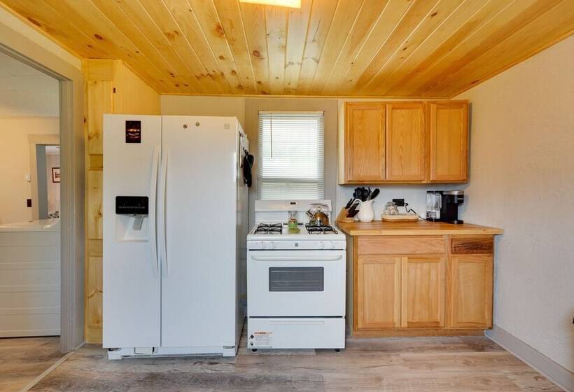 Charming Emporium Home Near Hiking Trails!