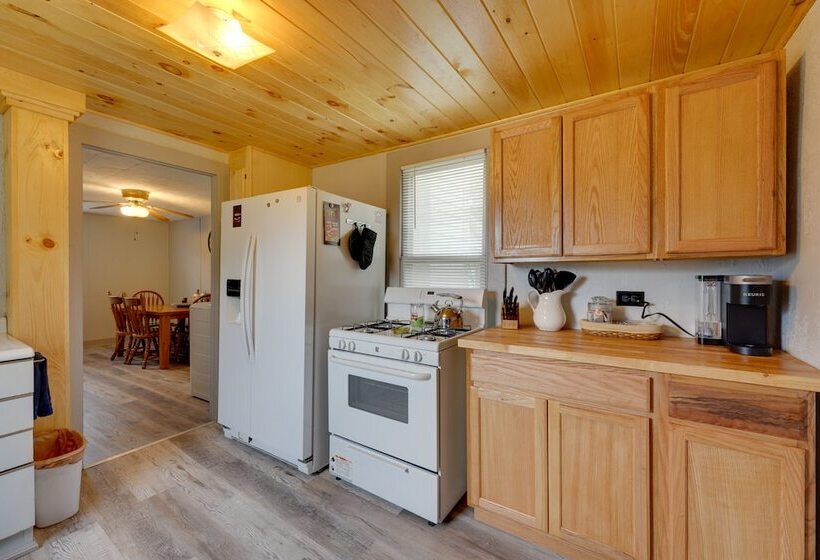 Charming Emporium Home Near Hiking Trails!