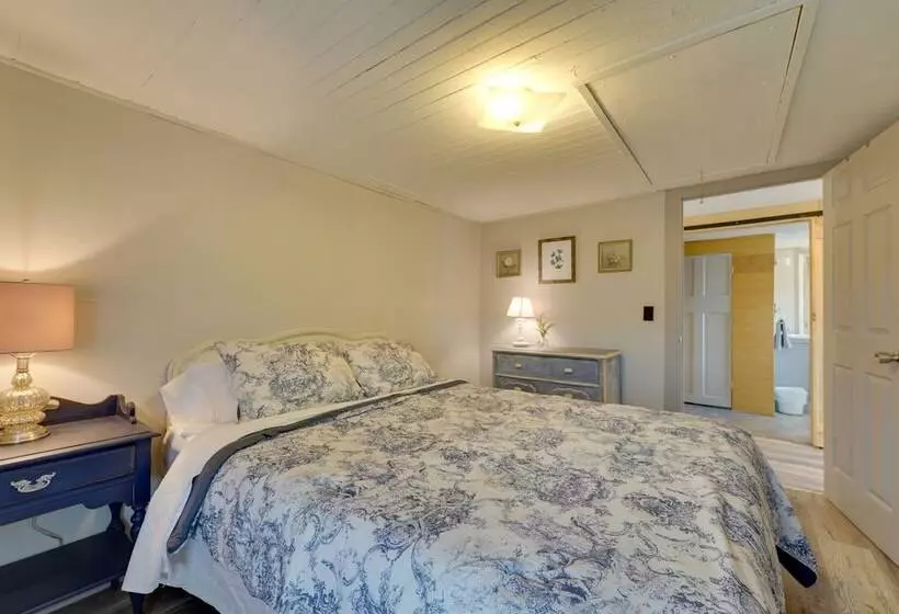 Charming Emporium Home Near Hiking Trails!