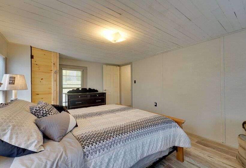 Charming Emporium Home Near Hiking Trails!