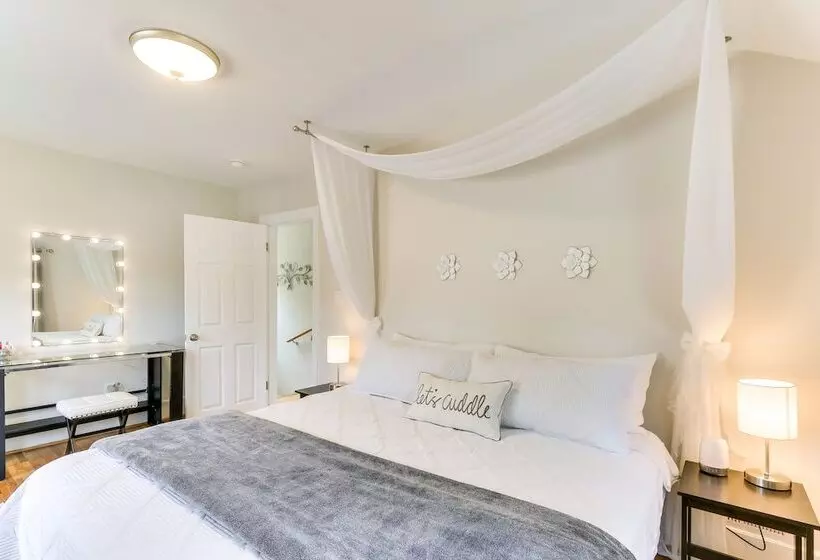 Chic Front Royal Retreat Near Shenandoah River!