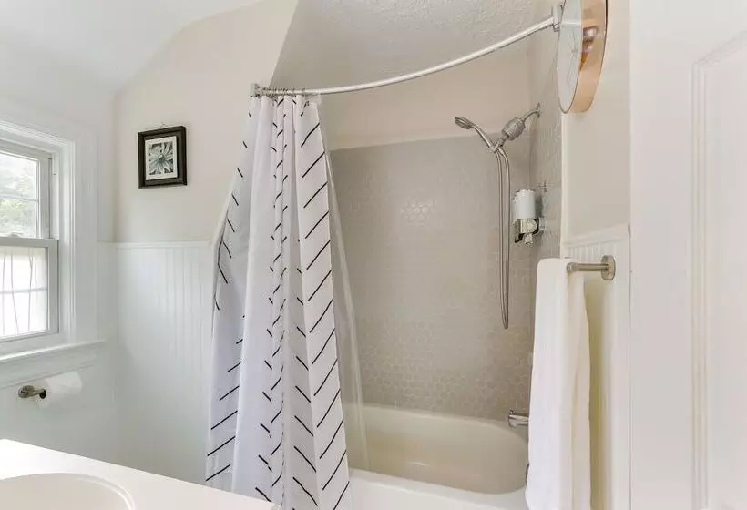 Chic Front Royal Retreat Near Shenandoah River!