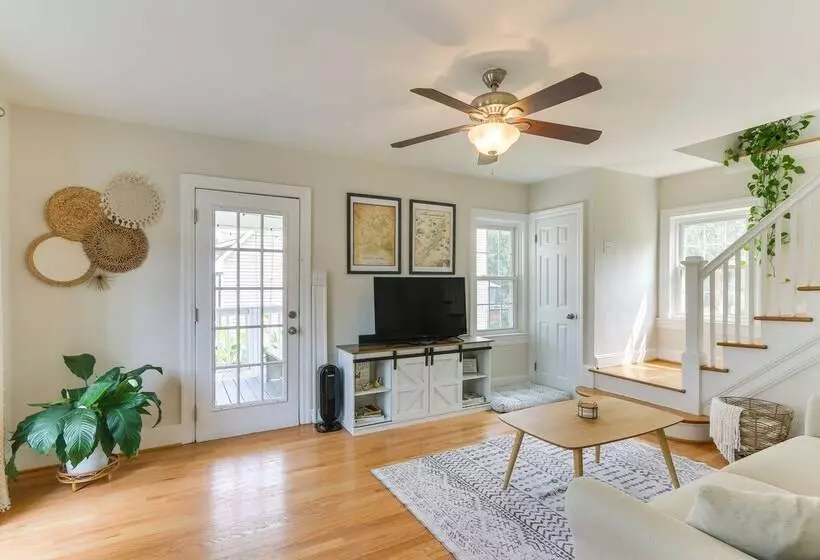 Chic Front Royal Retreat Near Shenandoah River!