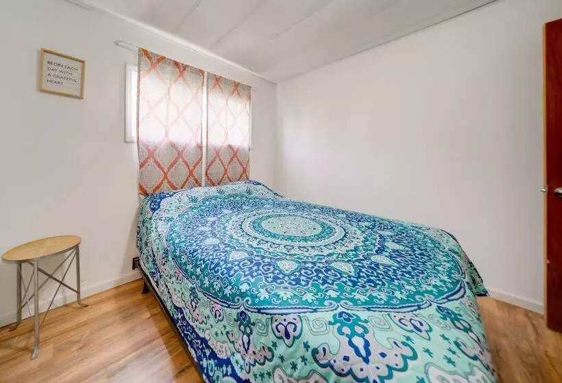 Cozy Geneva Home: Walk To Lake Erie & Main Strip!