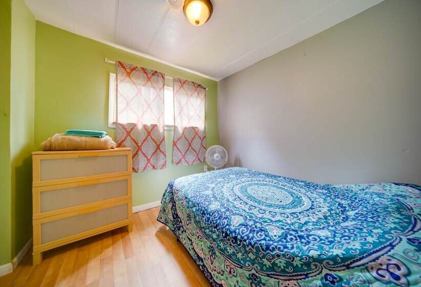 Cozy Geneva Home: Walk To Lake Erie & Main Strip!