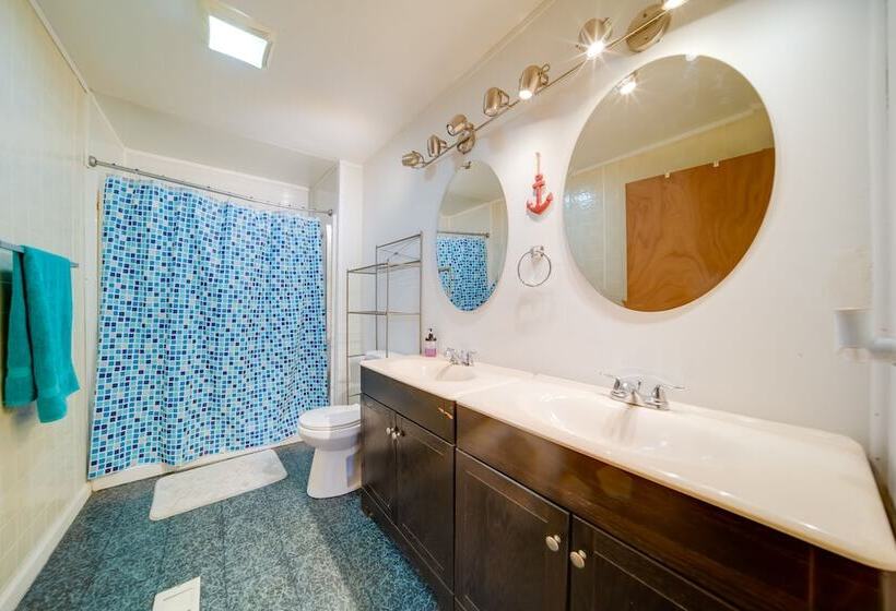 Cozy Geneva Home: Walk To Lake Erie & Main Strip!