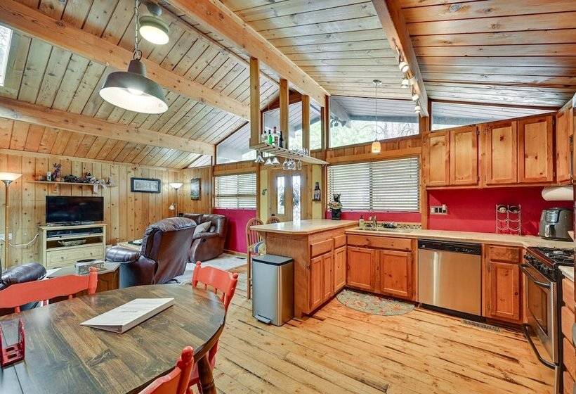 Cozy Munds Park Cabin W/ Fireplace & Deck!
