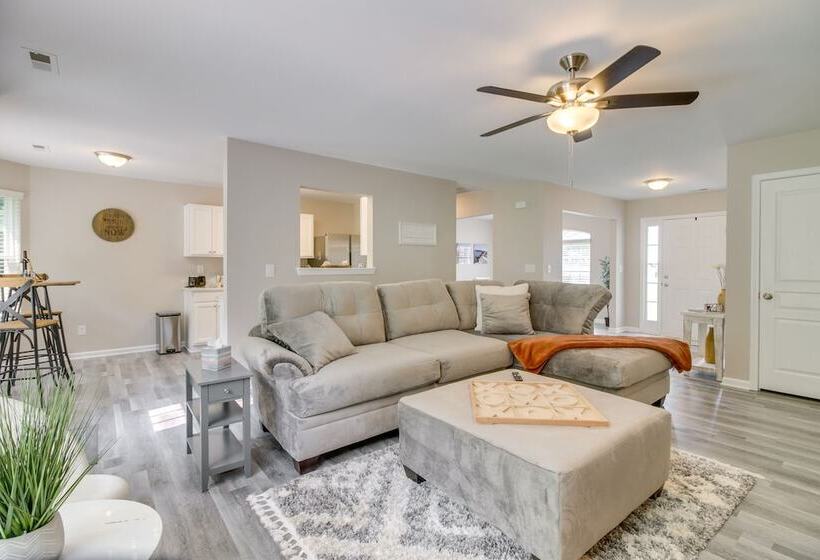 Cozy North Carolina Abode Minutes From Downtown!