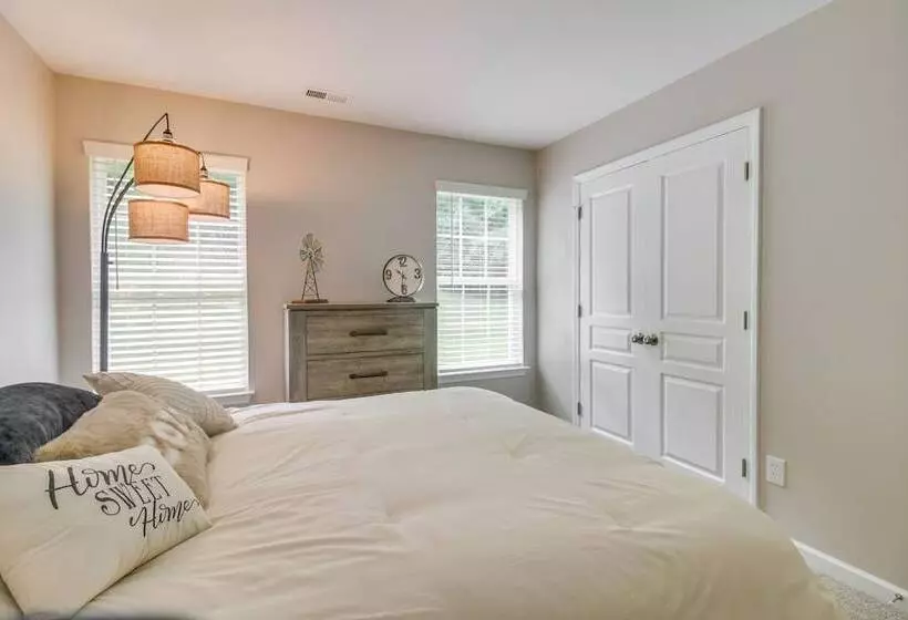 Cozy North Carolina Abode   Minutes From Downtown!