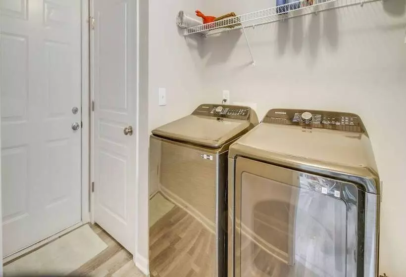 Cozy North Carolina Abode   Minutes From Downtown!