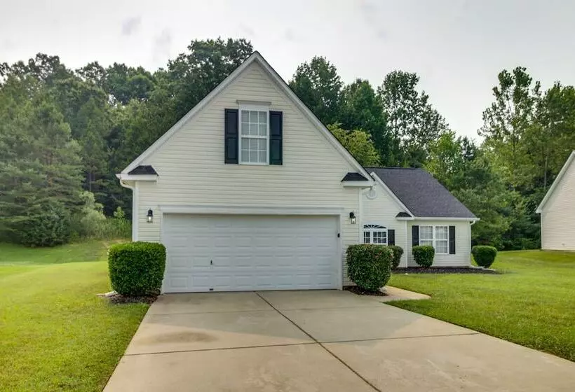 Cozy North Carolina Abode   Minutes From Downtown!
