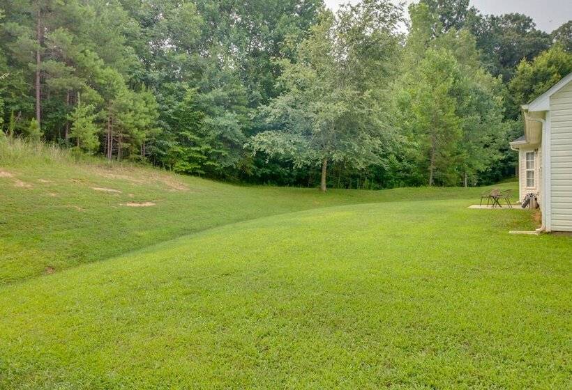 Cozy North Carolina Abode Minutes From Downtown!