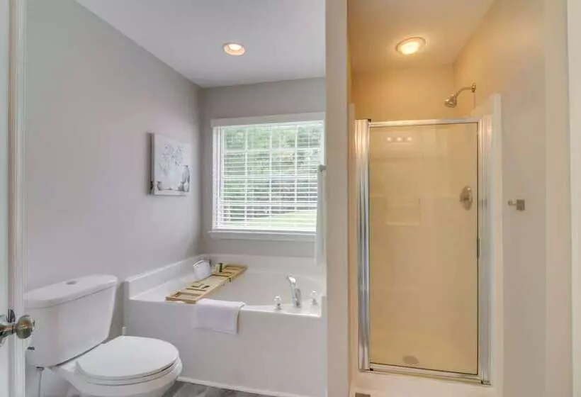 Cozy North Carolina Abode   Minutes From Downtown!