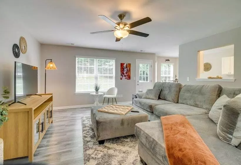 Cozy North Carolina Abode   Minutes From Downtown!