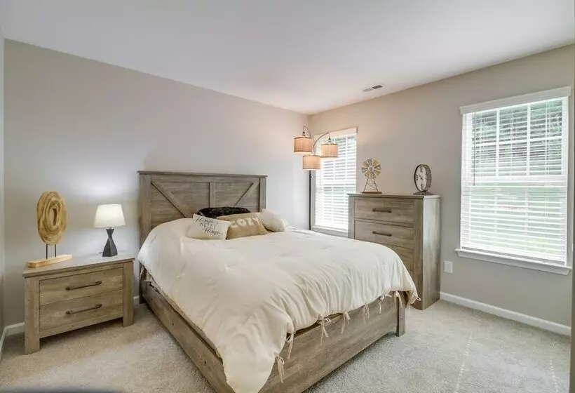 Cozy North Carolina Abode   Minutes From Downtown!