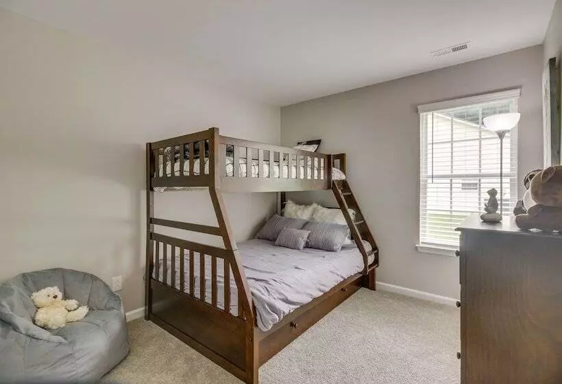 Cozy North Carolina Abode   Minutes From Downtown!