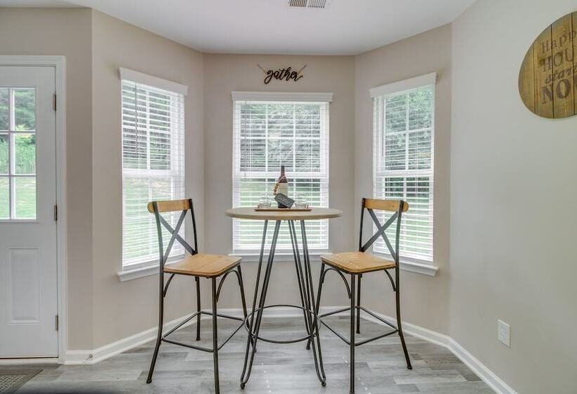 Cozy North Carolina Abode Minutes From Downtown!