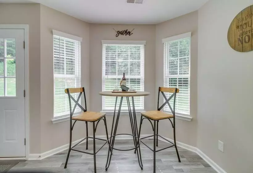 Cozy North Carolina Abode   Minutes From Downtown!