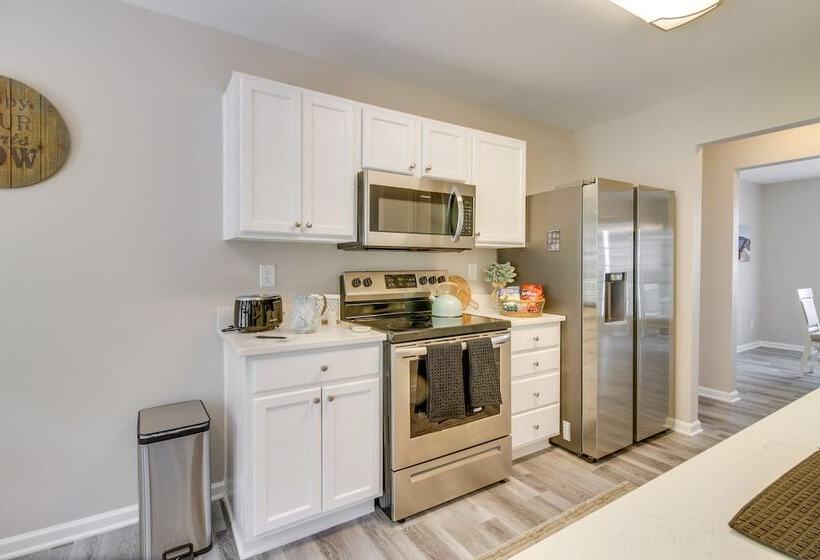 Cozy North Carolina Abode Minutes From Downtown!