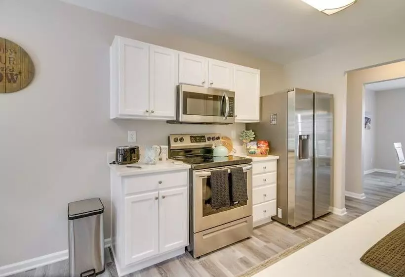 Cozy North Carolina Abode   Minutes From Downtown!