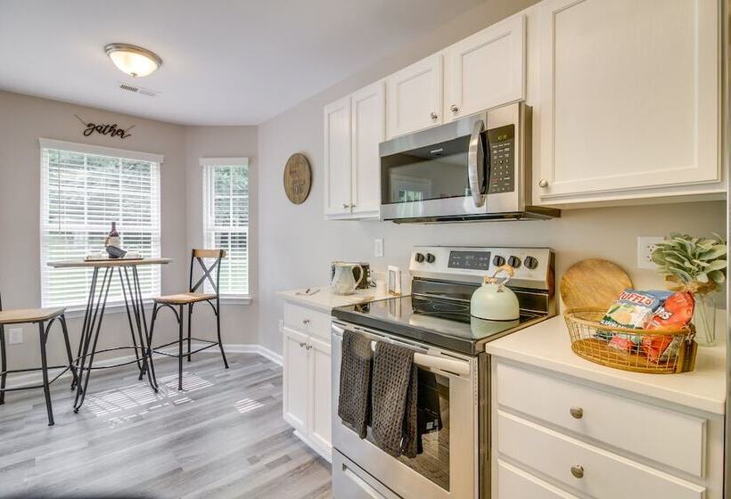 Cozy North Carolina Abode Minutes From Downtown!