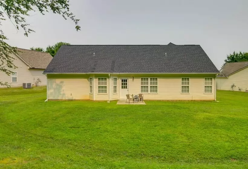 Cozy North Carolina Abode   Minutes From Downtown!