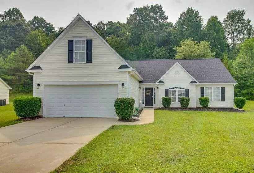 Cozy North Carolina Abode   Minutes From Downtown!