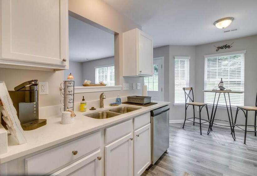 Cozy North Carolina Abode Minutes From Downtown!