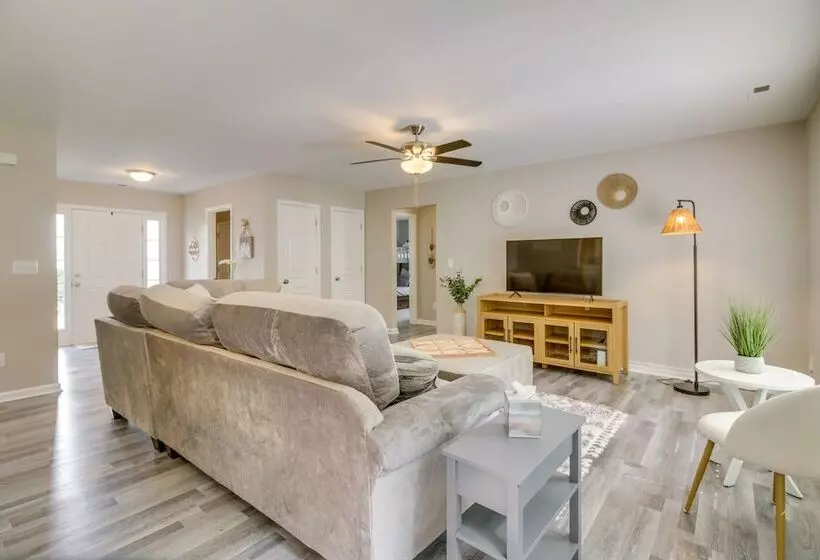 Cozy North Carolina Abode   Minutes From Downtown!