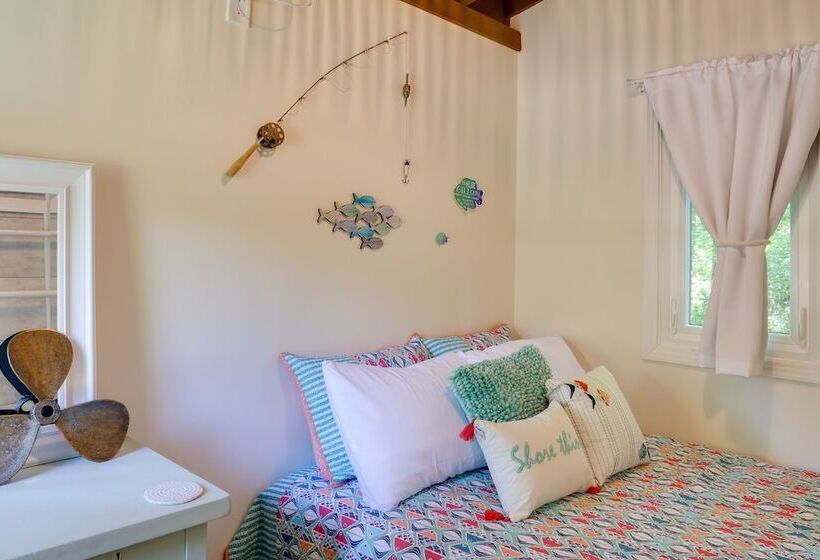 Cozy Tennessee Cabin W/ Deck, Grill & Fire Pit!