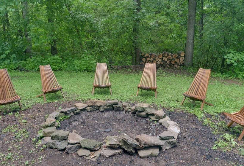 Cozy Tennessee Cabin W/ Deck, Grill & Fire Pit!