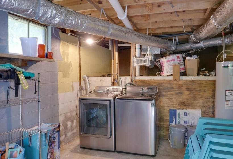 Cozy Tennessee Cabin W/ Deck, Grill & Fire Pit!