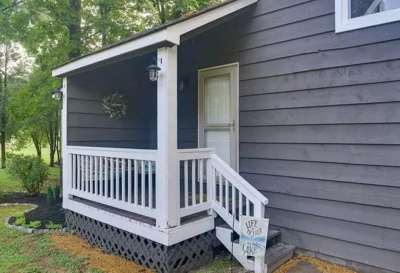 Cozy Tennessee Cabin W/ Deck, Grill & Fire Pit!
