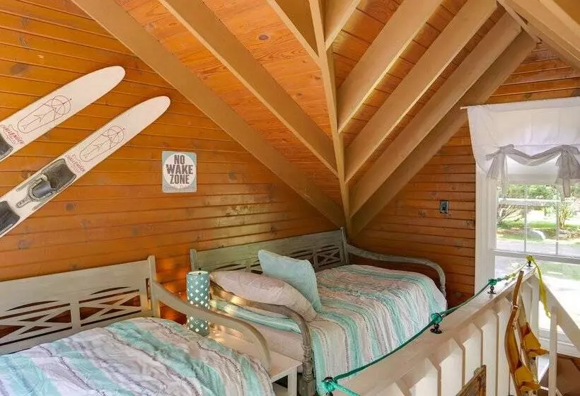 Cozy Tennessee Cabin W/ Deck, Grill & Fire Pit!