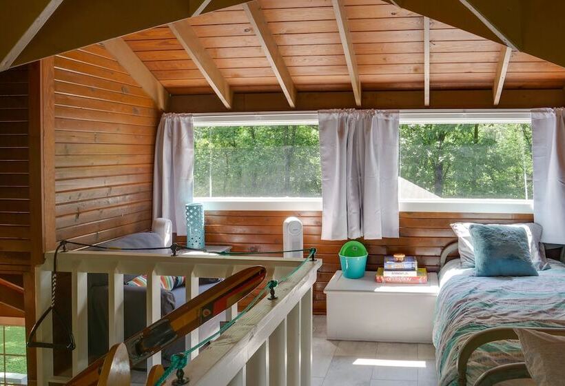 Cozy Tennessee Cabin W/ Deck, Grill & Fire Pit!