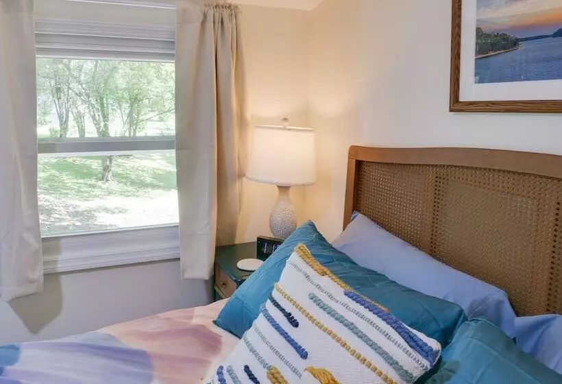 Cozy Tennessee Cabin W/ Deck, Grill & Fire Pit!