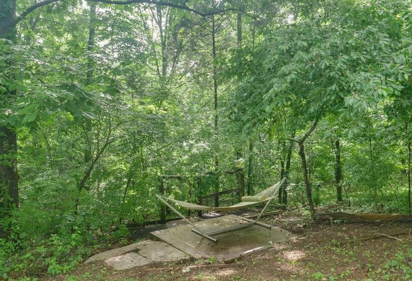 Cozy Tennessee Cabin W/ Deck, Grill & Fire Pit!