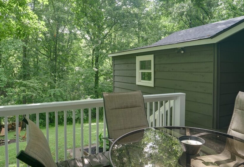 Cozy Tennessee Cabin W/ Deck, Grill & Fire Pit!