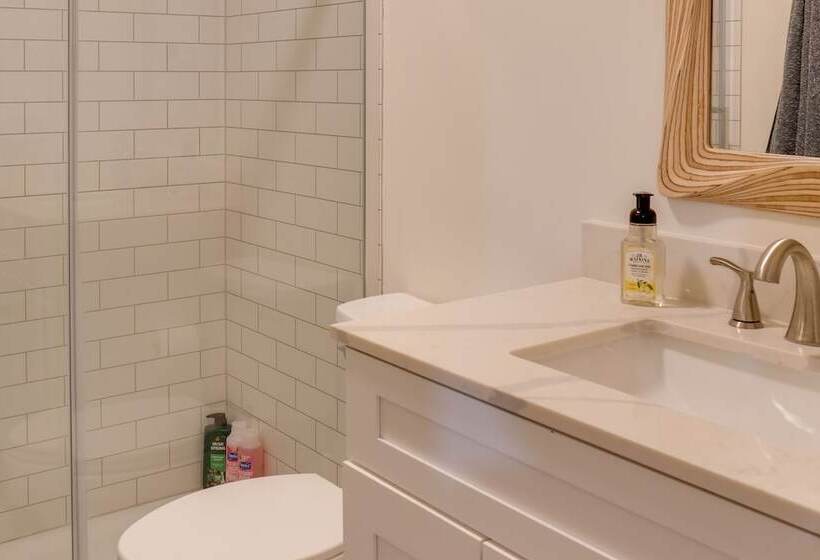 Cozy Tennessee Cabin W/ Deck, Grill & Fire Pit!