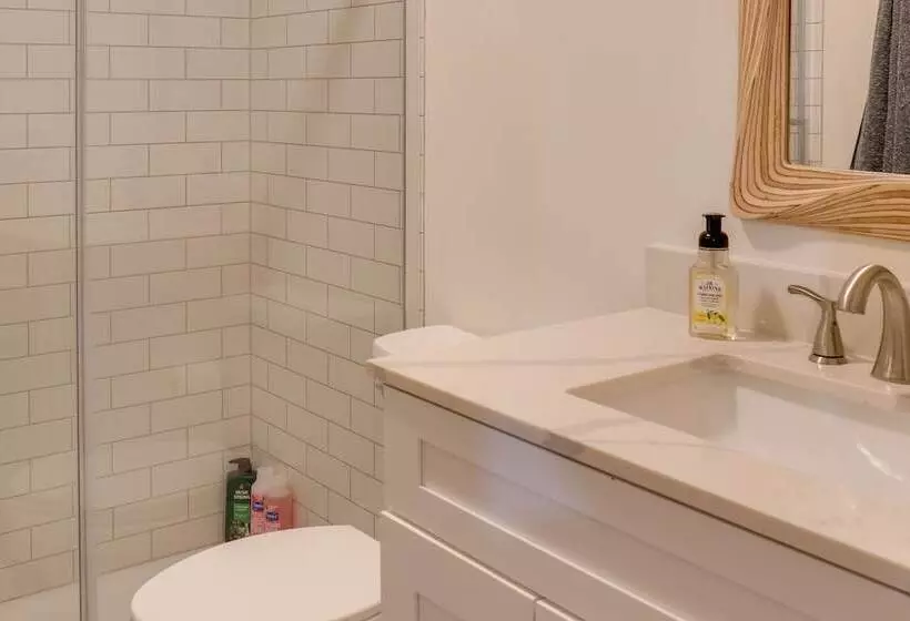 Cozy Tennessee Cabin W/ Deck, Grill & Fire Pit!