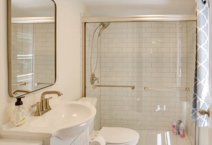 Cozy Tennessee Cabin W/ Deck, Grill & Fire Pit!