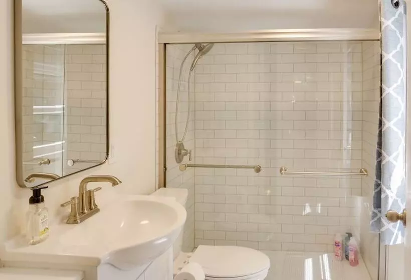 Cozy Tennessee Cabin W/ Deck, Grill & Fire Pit!