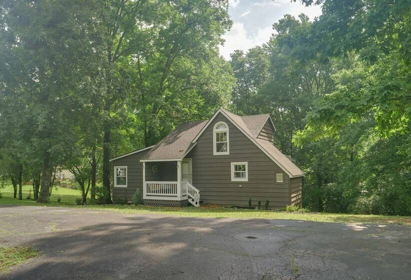 Cozy Tennessee Cabin W/ Deck, Grill & Fire Pit!