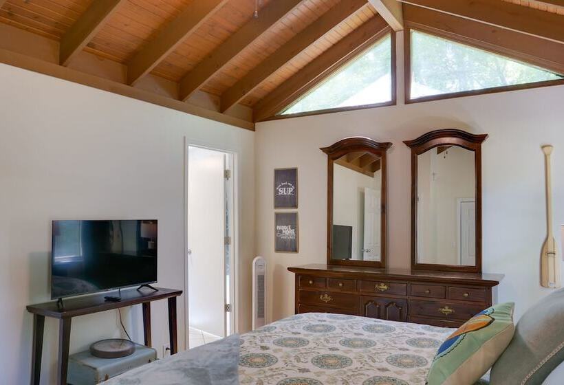 Cozy Tennessee Cabin W/ Deck, Grill & Fire Pit!