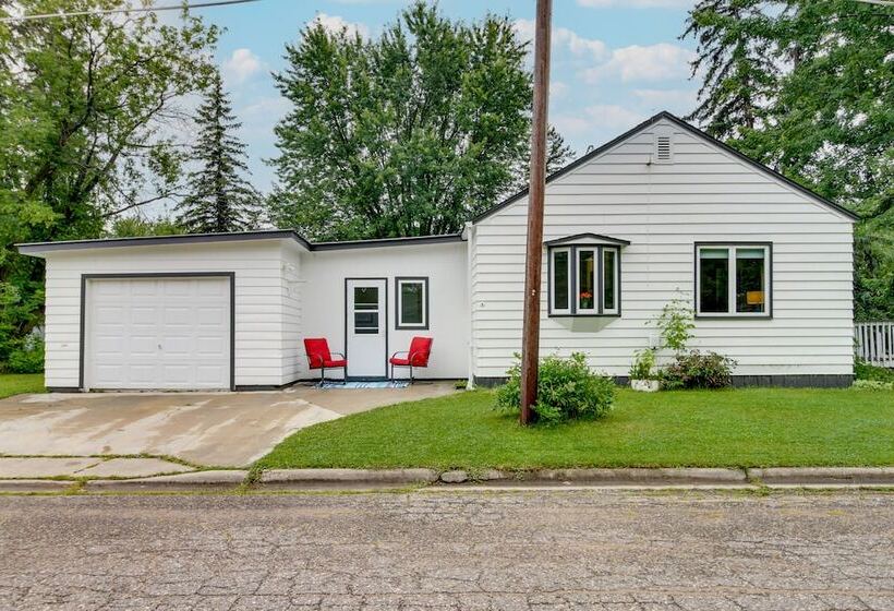 Downtown Baudette Vacation Rental: Walk To Dining!