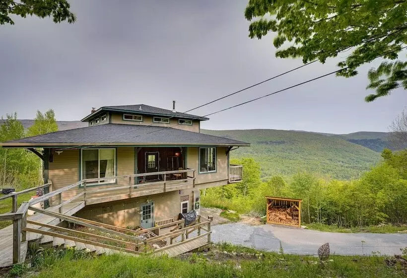 Enchanting Dorset Mountain Home W/ Stunning Views!