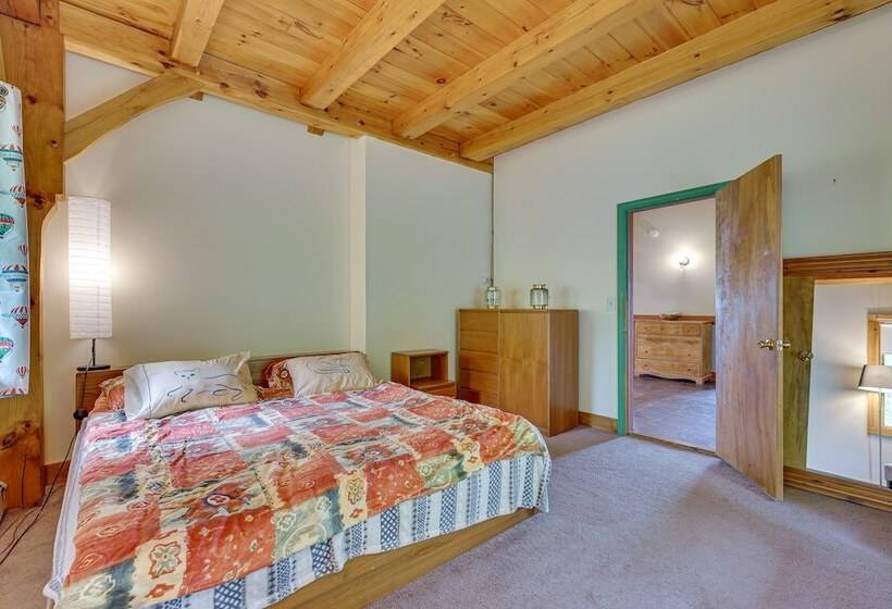 Enchanting Dorset Mountain Home W/ Stunning Views!