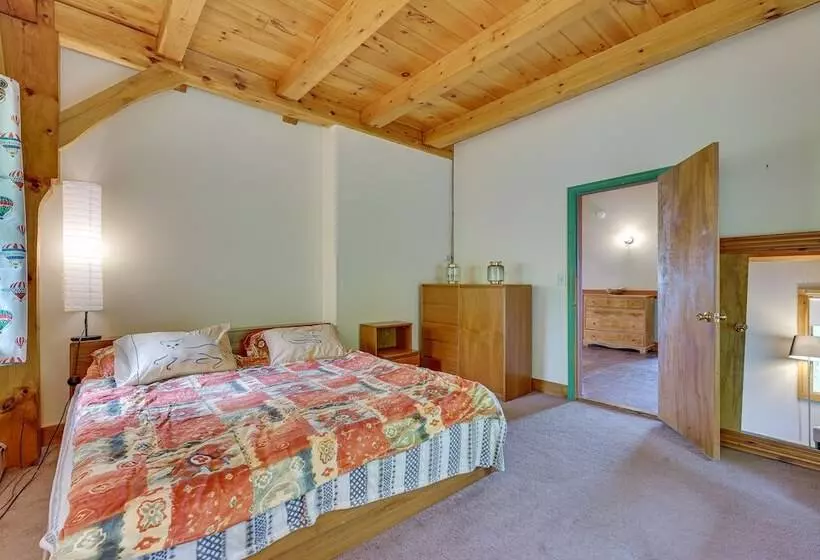 Enchanting Dorset Mountain Home W/ Stunning Views!